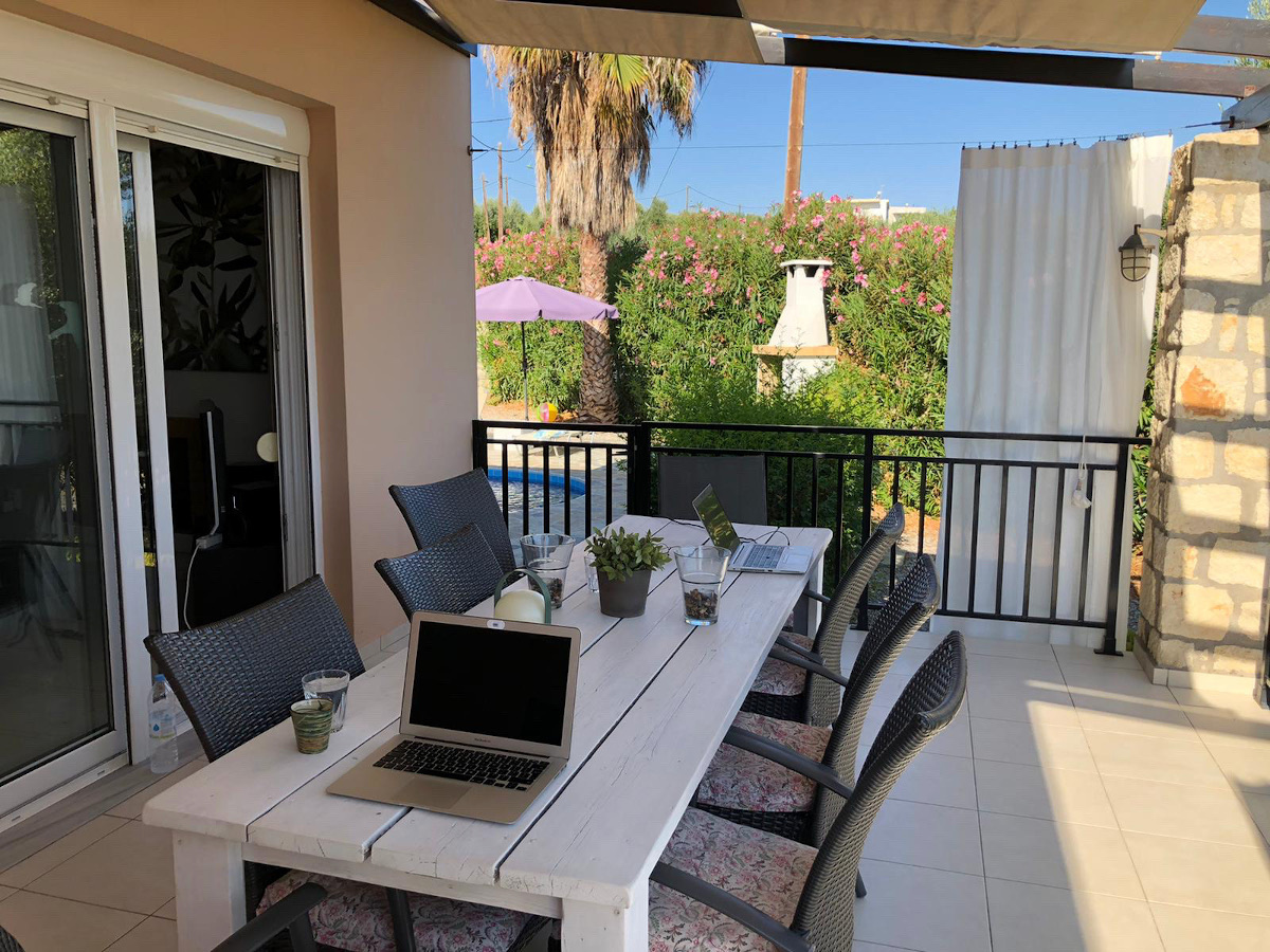 Terras met uitzicht over de vallei, Villa Ithaka op Kreta, het ideale vakantiethuis!